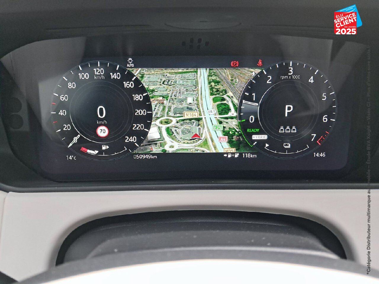 Véhicule d'occasion LAND-ROVER RANGE ROVER VELAR 2.0 P400E 404CH PHEV R-DYNAMIC HSE AWD BVA TPANO SIEGES CHAUF/CUIR GPS CAMERA M chez Renault Colmar