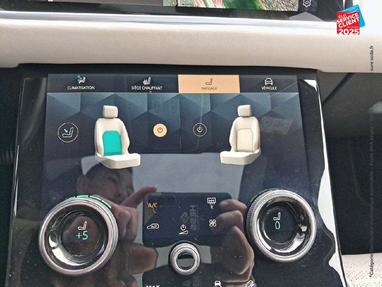 Véhicule d'occasion LAND-ROVER RANGE ROVER VELAR 2.0 P400E 404CH PHEV R-DYNAMIC HSE AWD BVA TPANO SIEGES CHAUF/CUIR GPS CAMERA M chez Renault Colmar