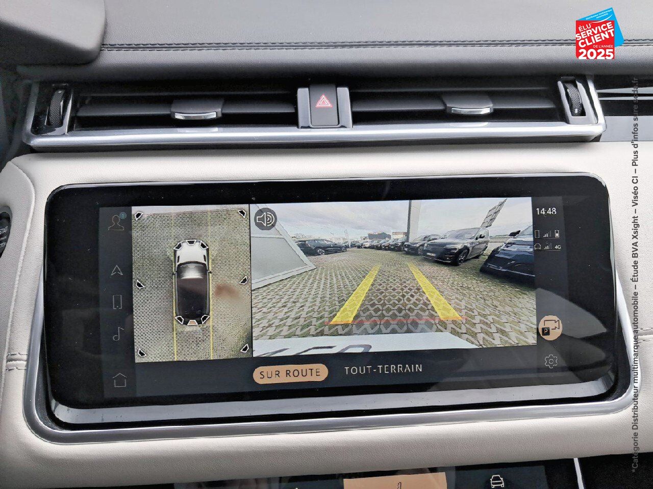 Véhicule d'occasion LAND-ROVER RANGE ROVER VELAR 2.0 P400E 404CH PHEV R-DYNAMIC HSE AWD BVA TPANO SIEGES CHAUF/CUIR GPS CAMERA M chez Renault Colmar