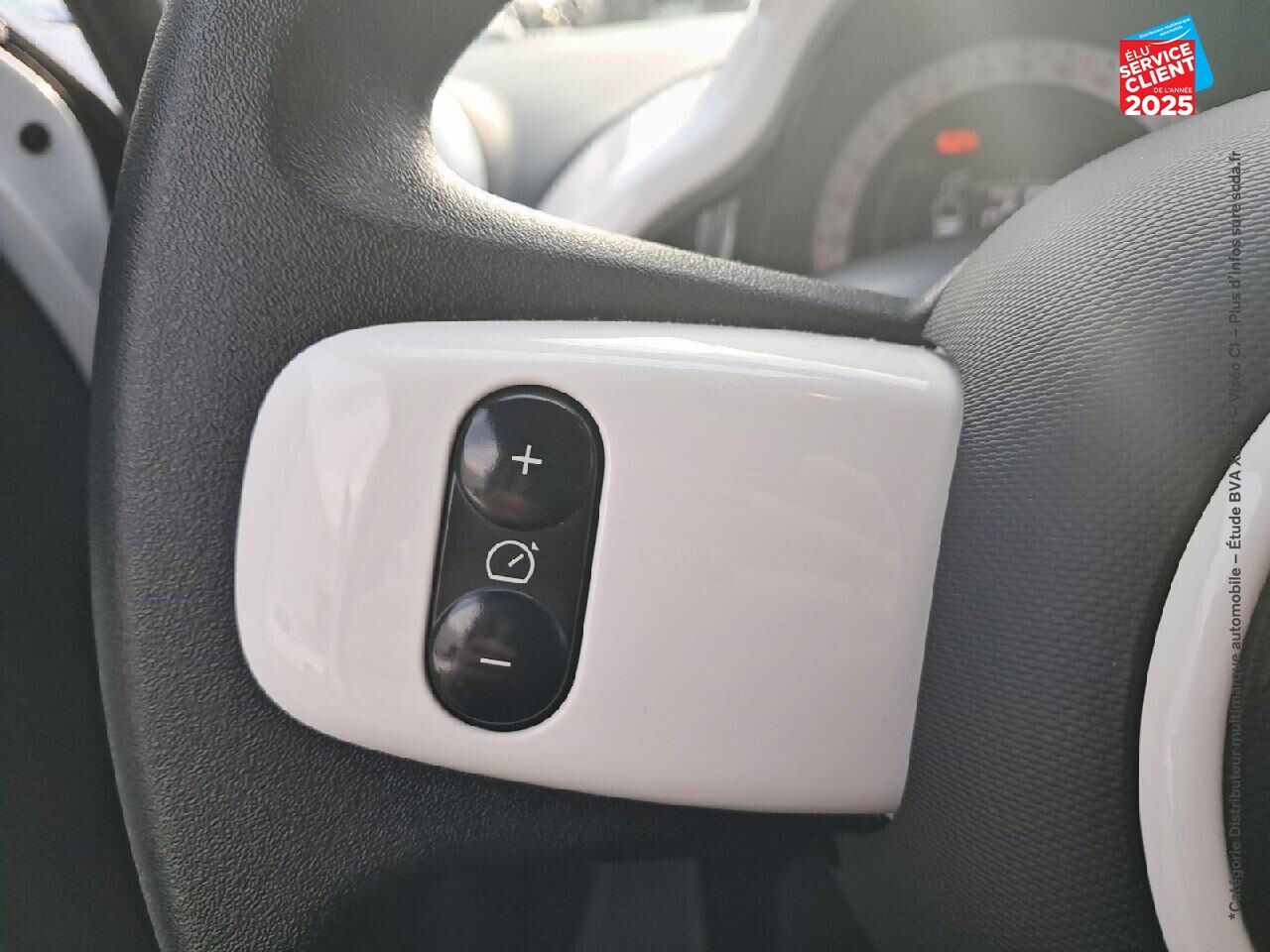Véhicule d'occasion RENAULT TWINGO E-TECH ELECTRIC ZEN R80 ACHAT INTEGRAL - 21MY RADAR AR chez Opel Thionville