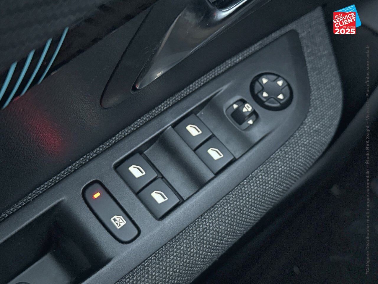 Véhicule d'occasion PEUGEOT 208 1.2 PURETECH 100CH S/S STYLE EAT8 GPS CAMERA chez Hyundai Epernay