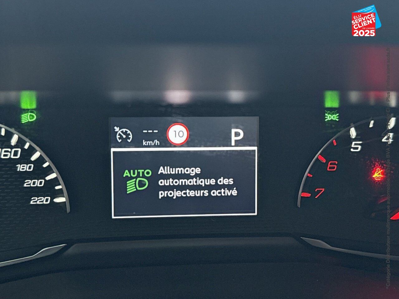Véhicule d'occasion PEUGEOT 208 1.2 PURETECH 100CH S/S STYLE EAT8 GPS CAMERA chez Hyundai Epernay