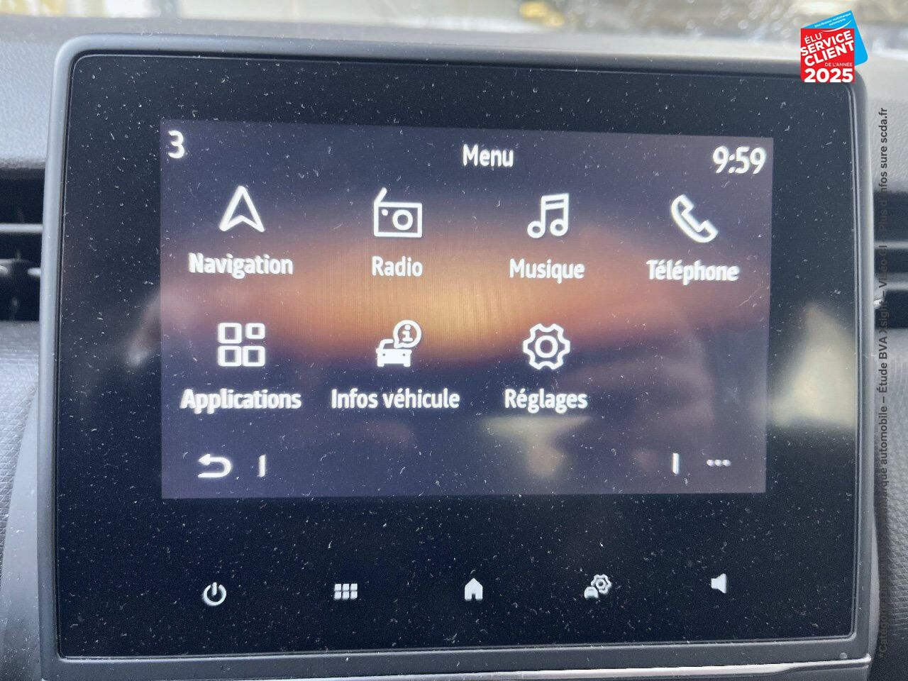 Véhicule d'occasion RENAULT CLIO 1.0 TCE 90CH BUSINESS -21N GPS RADAR AR chez Hyundai Chalons