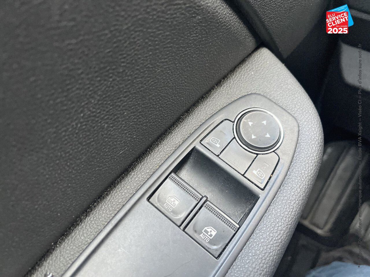Véhicule d'occasion RENAULT CLIO 1.0 TCE 90CH BUSINESS -21N GPS RADAR AR chez Hyundai Chalons