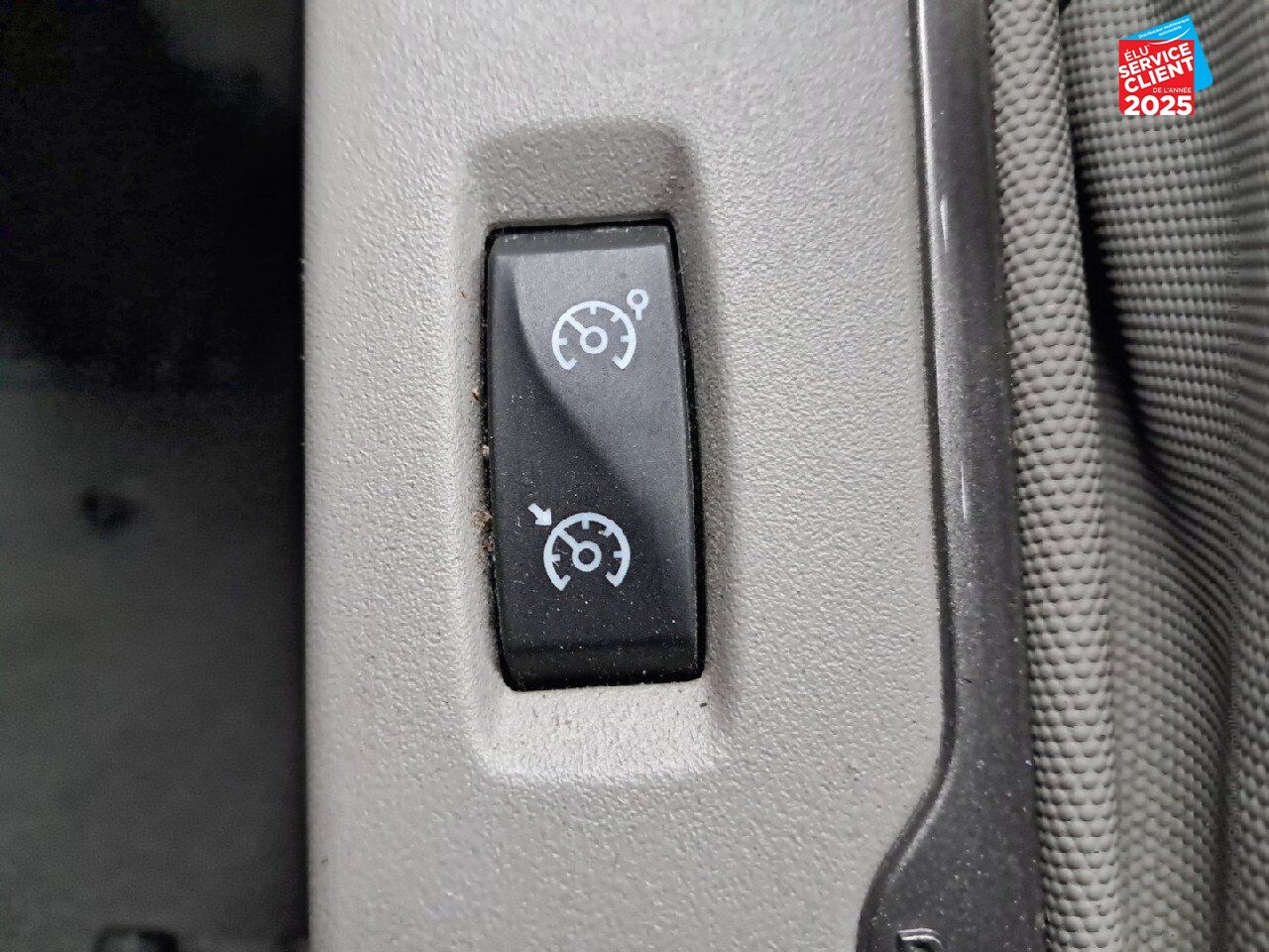 Véhicule d'occasion RENAULT ZOE ZEN CHARGE NORMALE R90 GPS RADAR AR chez Renault Colmar
