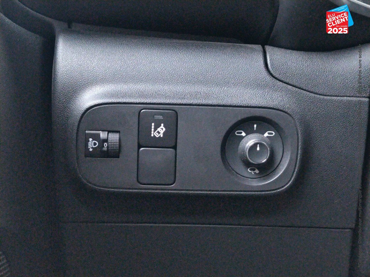 Véhicule d'occasion CITROEN C3 PURETECH 110CH SHINE SS E6.D chez HESS Automobile