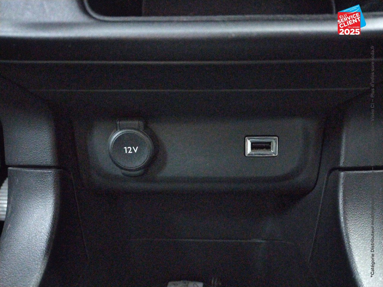 Véhicule d'occasion CITROEN C3 PURETECH 110CH SHINE SS E6.D chez HESS Automobile