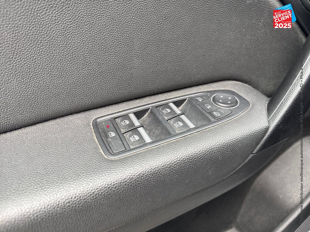 Véhicule d'occasion RENAULT CAPTUR 1.6 E-TECH HYBRIDE RECHARGEABLE 160CH INTENS -21 CAMERA chez Renault Sélestat