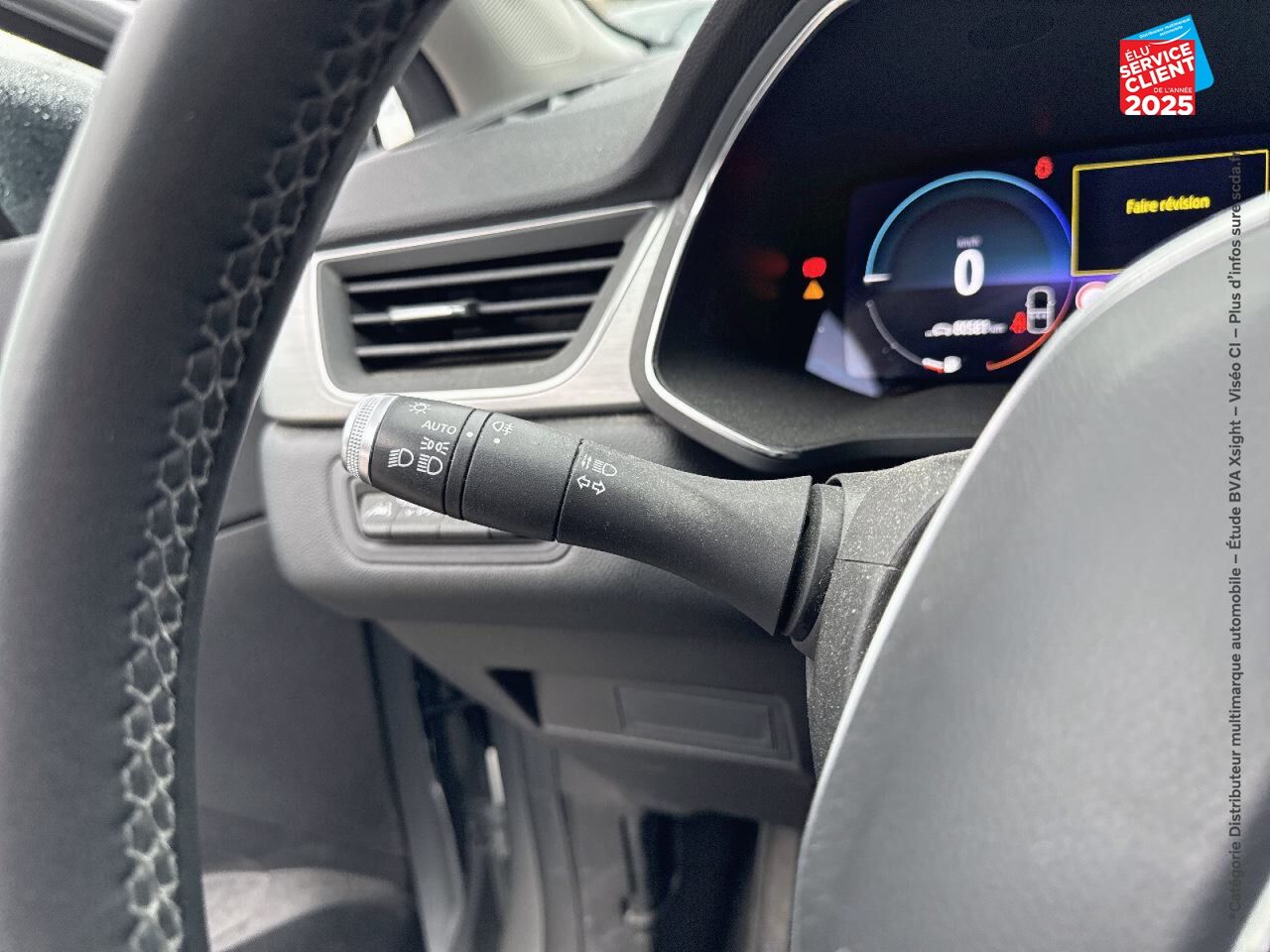 Véhicule d'occasion RENAULT CAPTUR 1.6 E-TECH HYBRIDE RECHARGEABLE 160CH INTENS -21 CAMERA chez Renault Sélestat