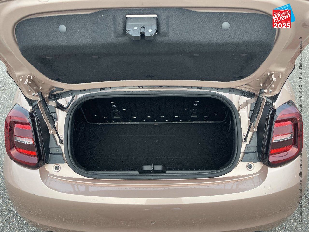 Véhicule d'occasion FIAT 500C E 118CH ICONE chez Toyota Belfort