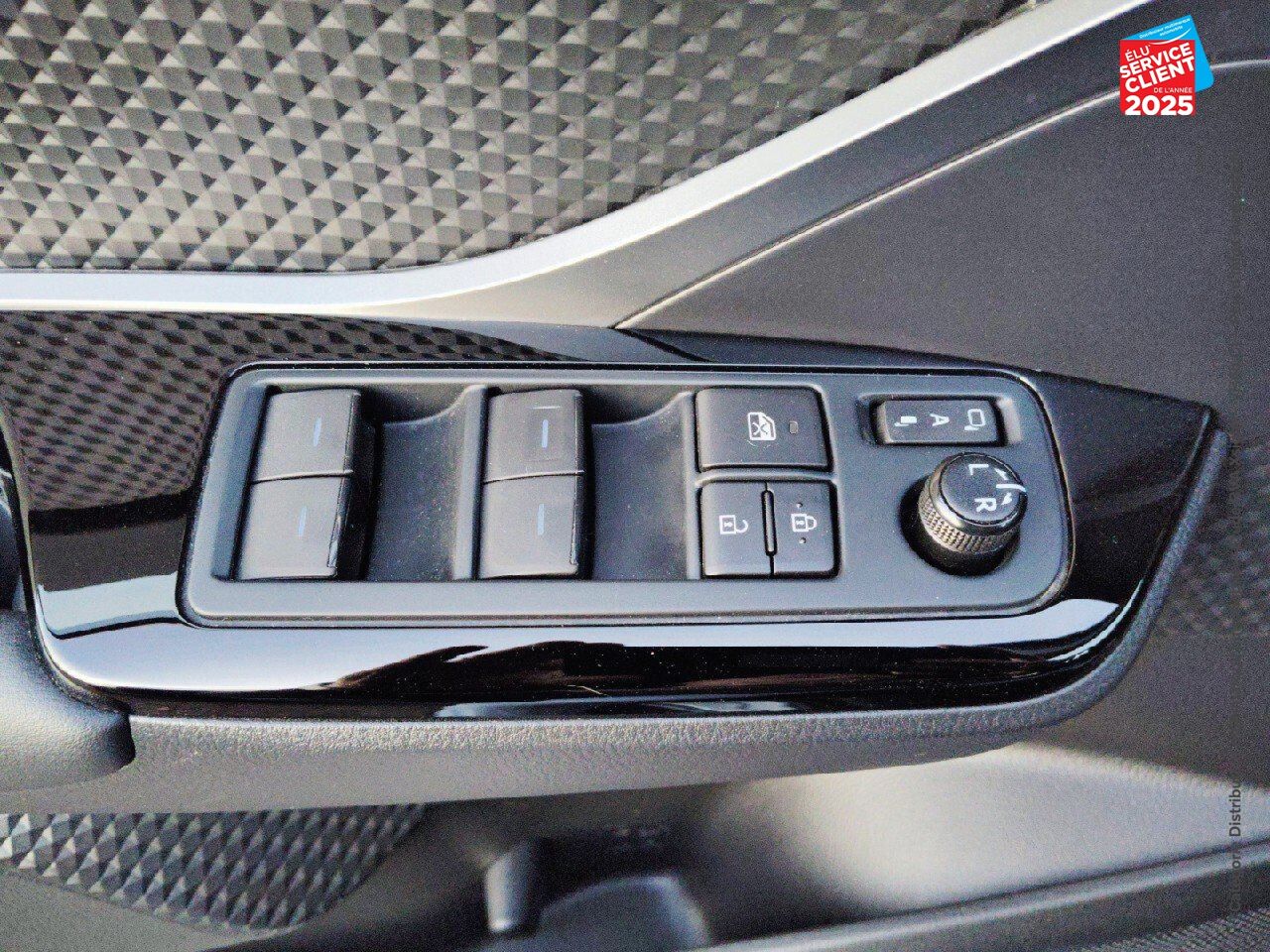 Véhicule d'occasion TOYOTA C-HR 1.8 HYBRIDE 122CH GR SPORT E-CVT SIEGES CHAUF CAMERA chez Toyota Thionville