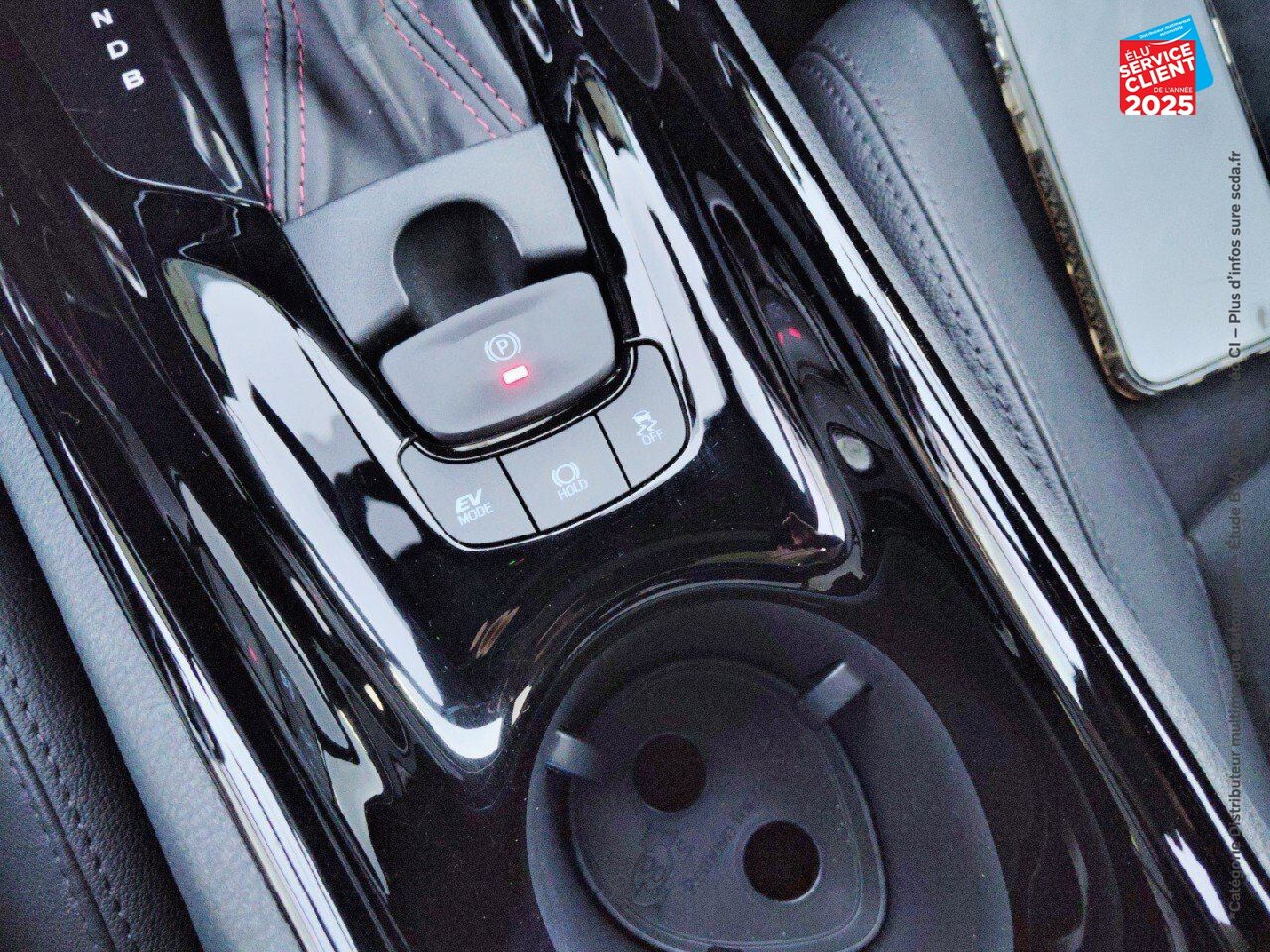 Véhicule d'occasion TOYOTA C-HR 1.8 HYBRIDE 122CH GR SPORT E-CVT SIEGES CHAUF CAMERA chez Toyota Thionville