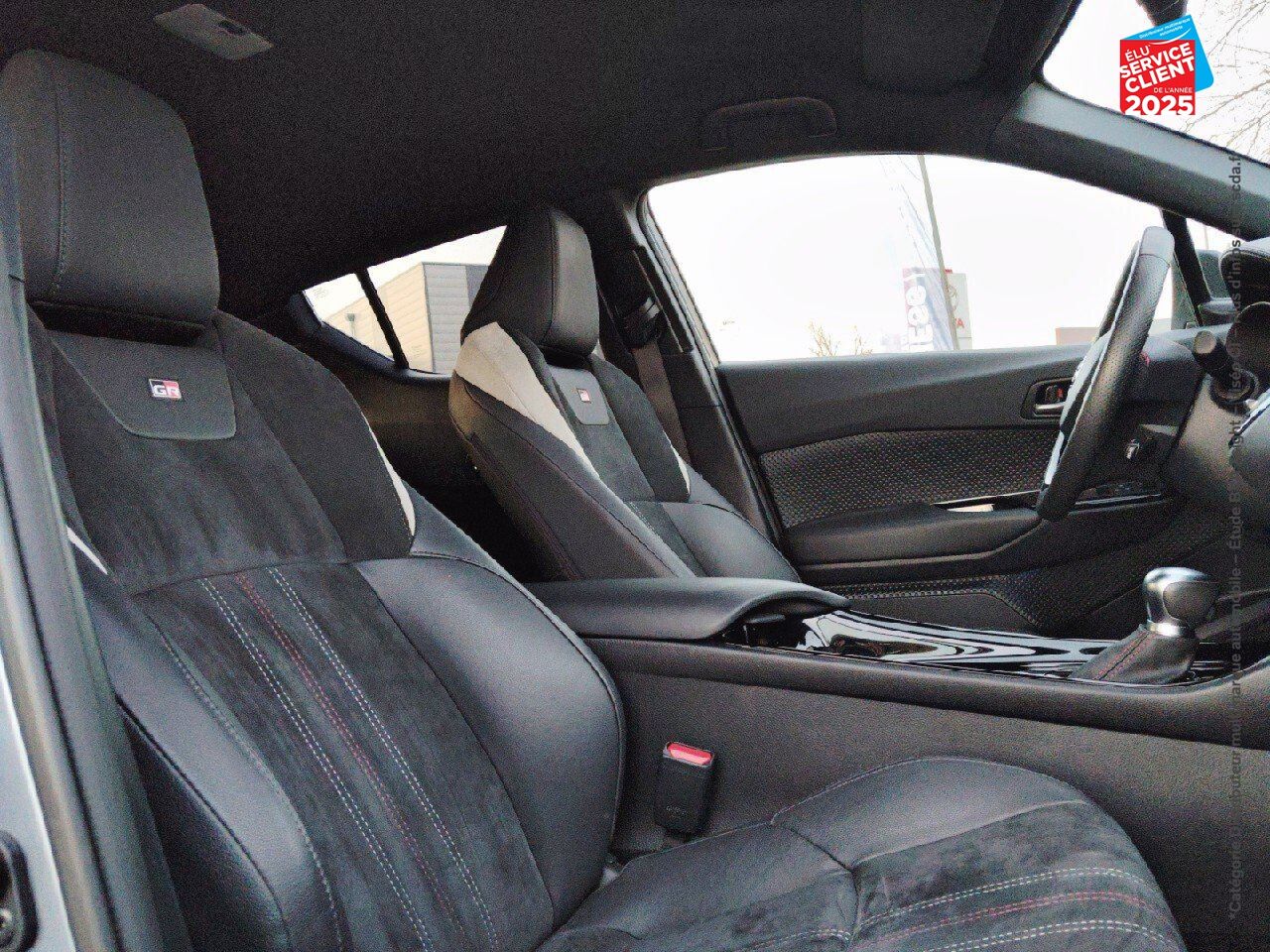 Véhicule d'occasion TOYOTA C-HR 1.8 HYBRIDE 122CH GR SPORT E-CVT SIEGES CHAUF CAMERA chez Toyota Thionville