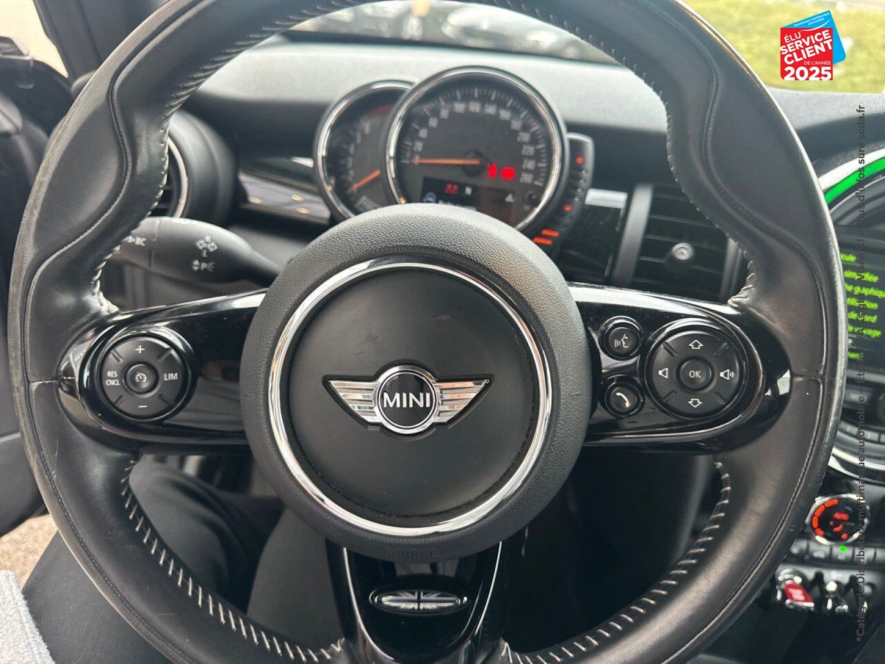 Véhicule d'occasion MINI MINI COOPER S 192CH SIEGES CUIR chez BMW Pontarlier