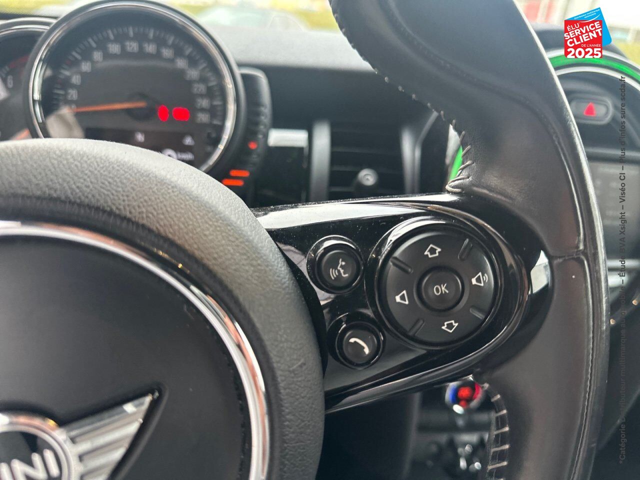 Véhicule d'occasion MINI MINI COOPER S 192CH SIEGES CUIR chez BMW Pontarlier