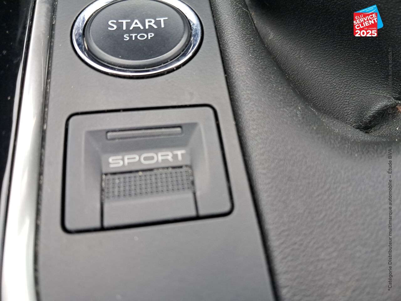 Véhicule d'occasion PEUGEOT 3008 1.2 PURETECH 130CH GT LINE S/S GPS CAMERA CARPLAY chez Renault Saint-Louis