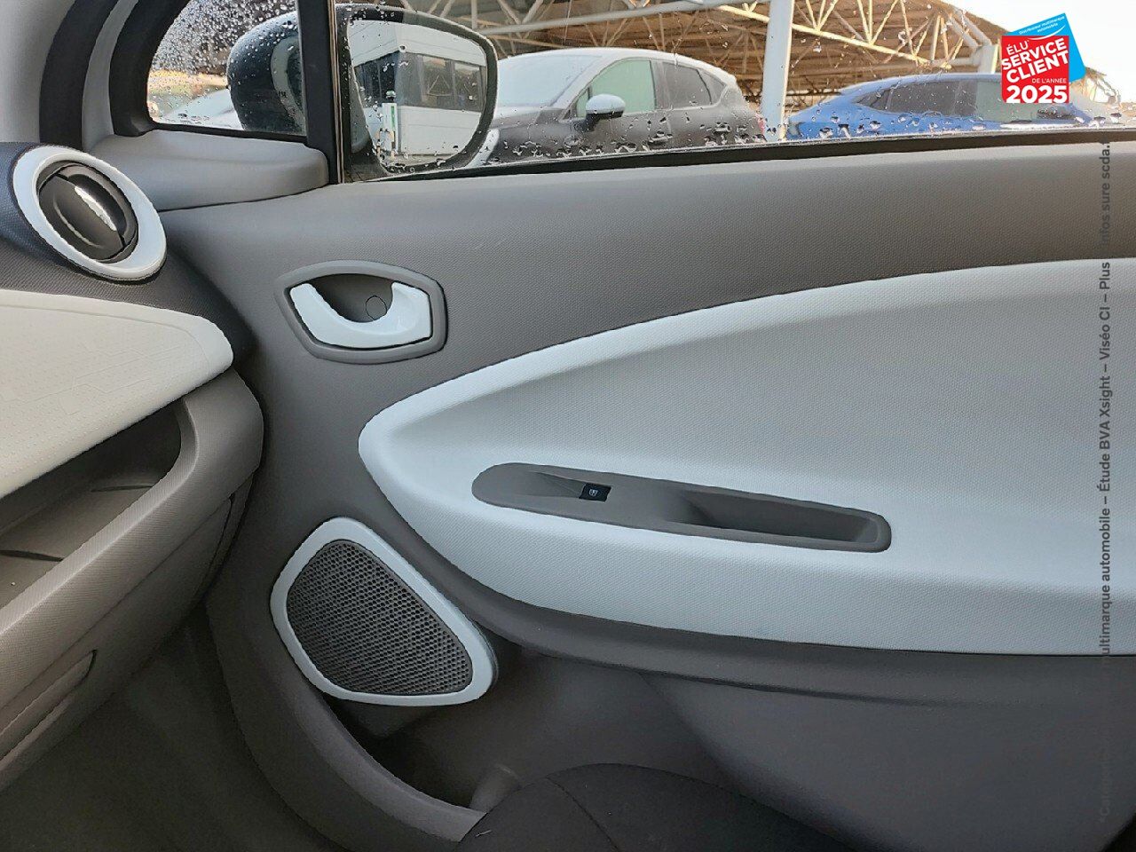 Véhicule d'occasion RENAULT ZOE LIFE CHARGE NORMALE R75 chez Volvo Epernay