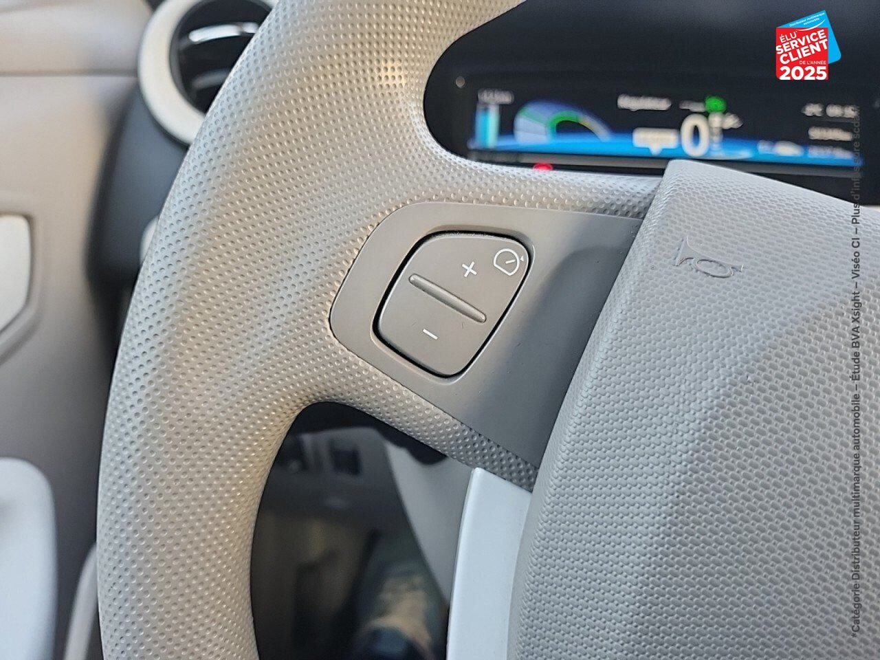 Véhicule d'occasion RENAULT ZOE LIFE CHARGE NORMALE R75 chez Volvo Epernay