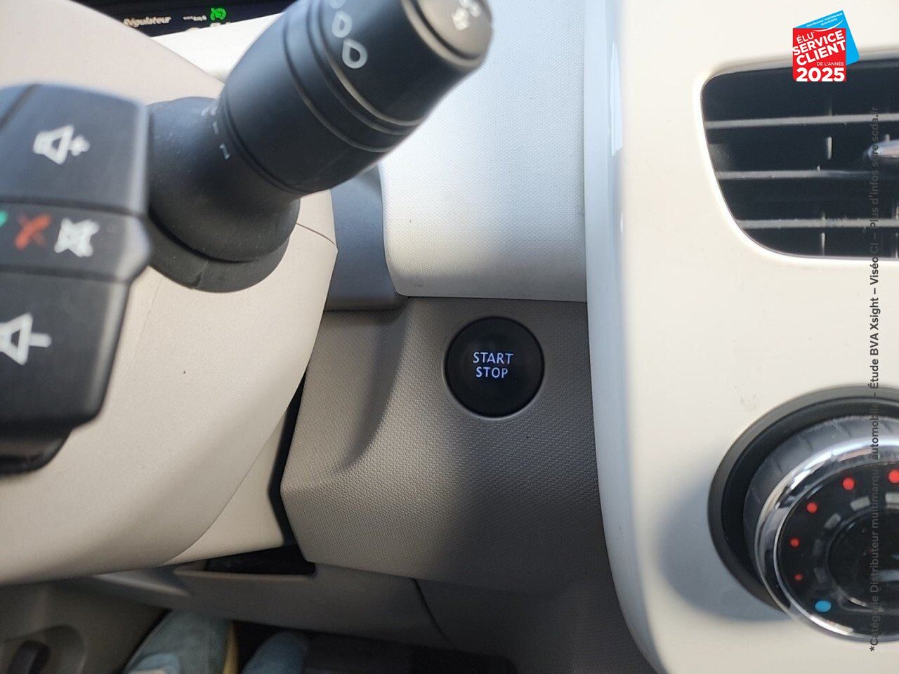 Véhicule d'occasion RENAULT ZOE LIFE CHARGE NORMALE R75 chez Volvo Epernay