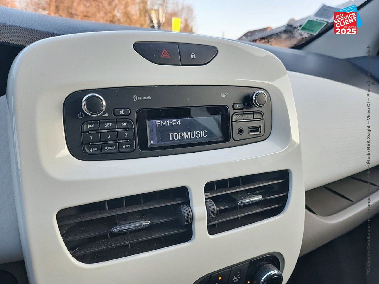 Véhicule d'occasion RENAULT ZOE LIFE CHARGE NORMALE R75 chez Volvo Epernay