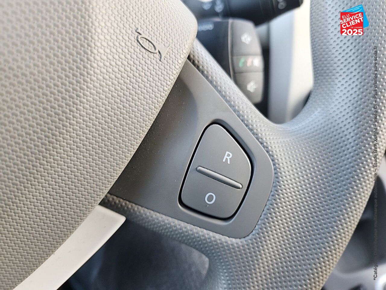 Véhicule d'occasion RENAULT ZOE LIFE CHARGE NORMALE R75 chez Volvo Epernay