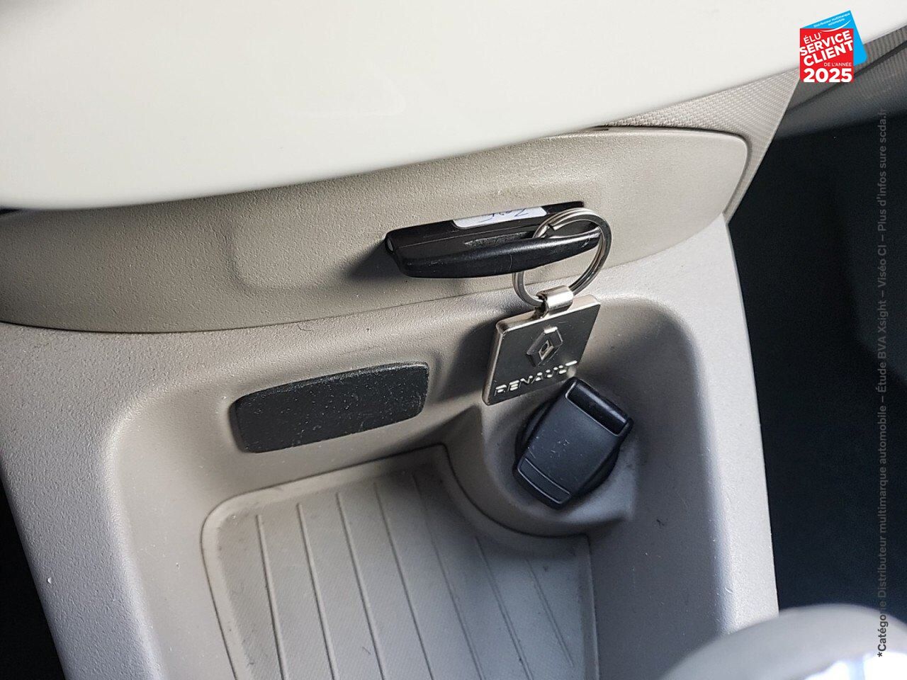 Véhicule d'occasion RENAULT ZOE LIFE CHARGE NORMALE R75 chez Volvo Epernay