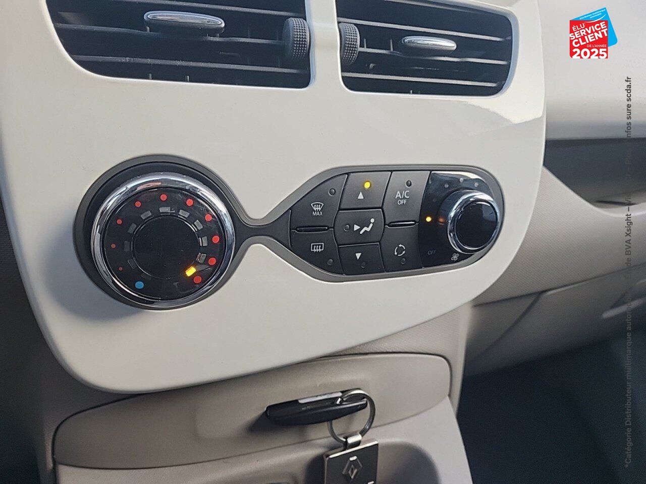 Véhicule d'occasion RENAULT ZOE LIFE CHARGE NORMALE R75 chez Volvo Epernay