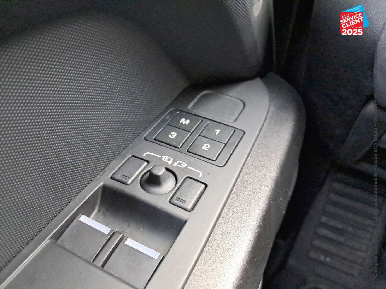 Véhicule d'occasion LAND-ROVER DEFENDER 90 3.0 P400 X-DYNAMIC 75TH LIMITED EDITION chez BMW Dole