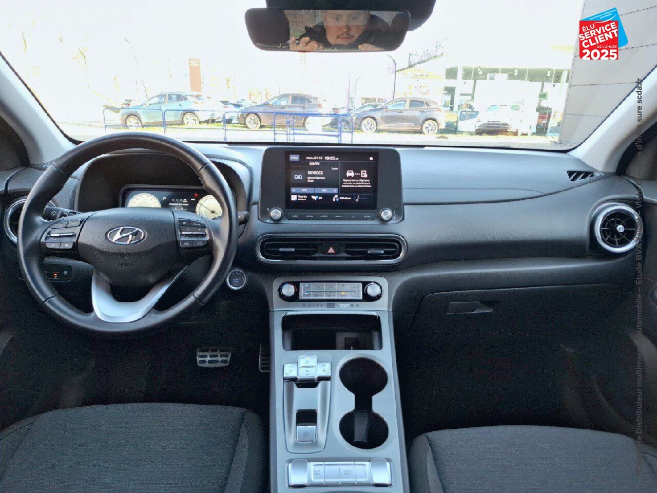 Véhicule d'occasion HYUNDAI KONA ELECTRIC 39 KWH INTUITIVE - CARPLAY - CAMERA DE RECUL chez Peugeot Hirson