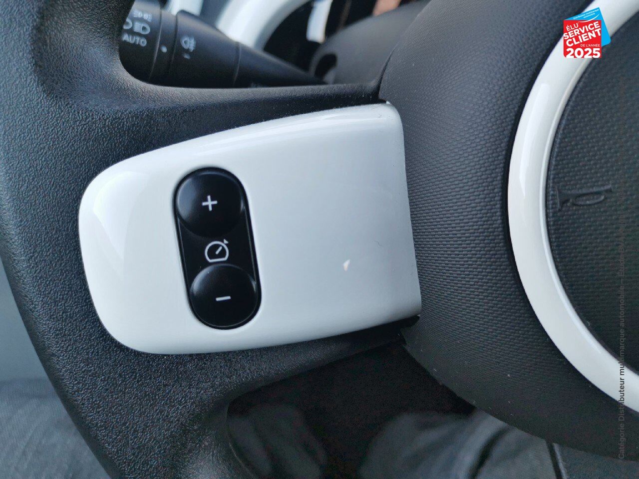 Véhicule d'occasion RENAULT TWINGO E-TECH ELECTRIC ZEN R80 ACHAT INTEGRAL - 21MY GPS chez Toyota Thionville