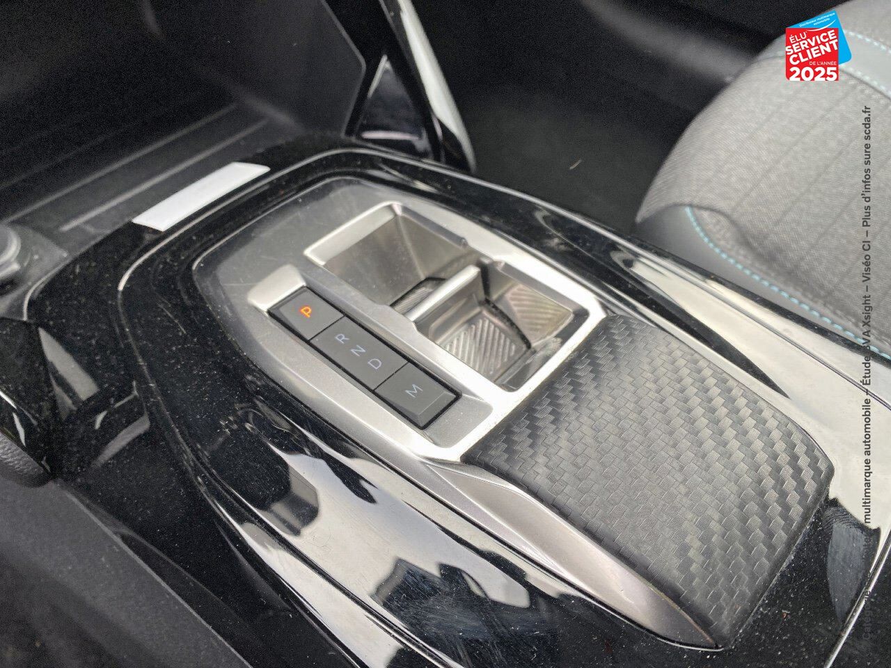 Véhicule d'occasion PEUGEOT 208 1.2 PURETECH 100CH S/S ALLURE EAT8 RADAR AR chez Le Veodrome