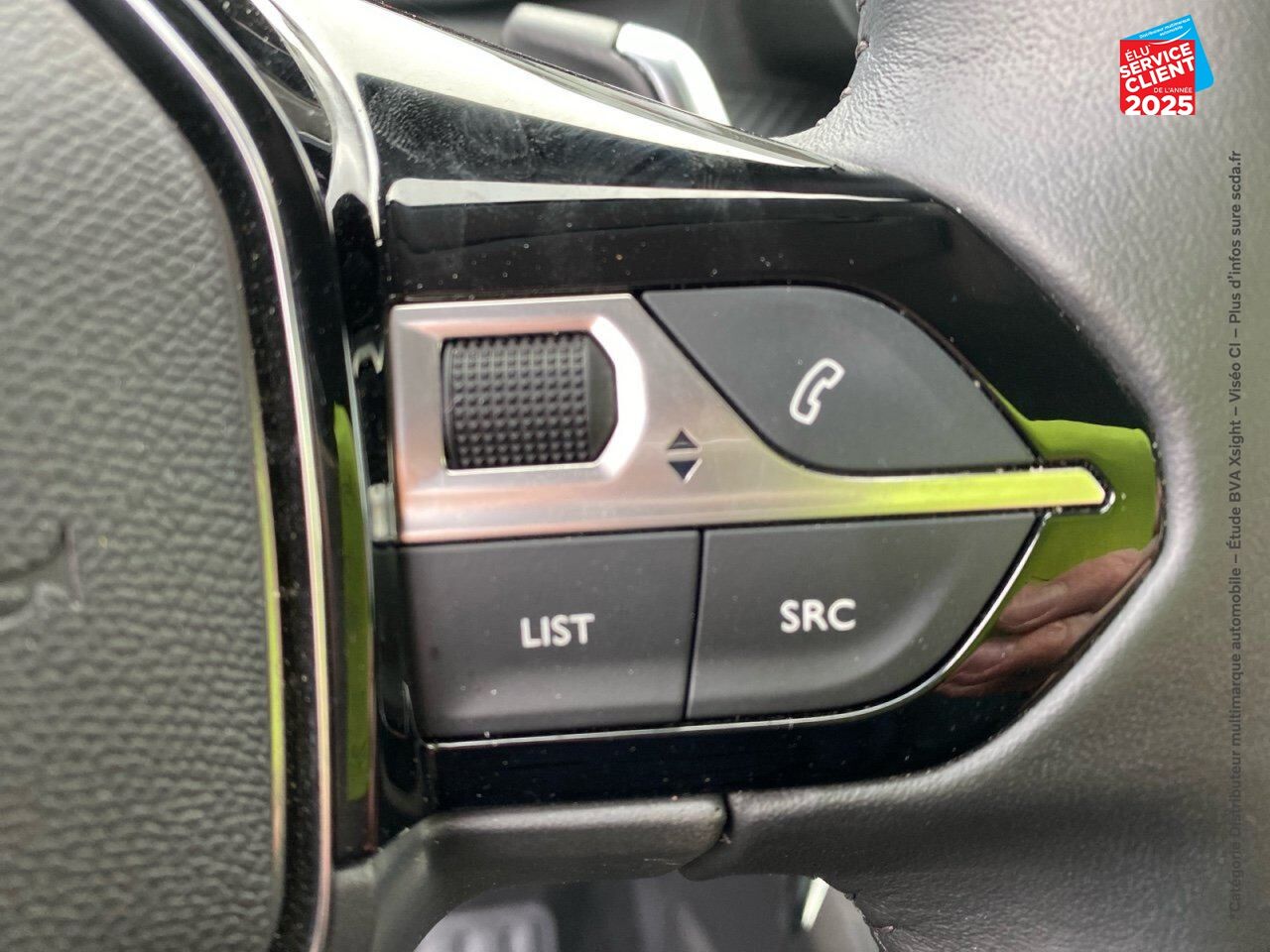 Véhicule d'occasion PEUGEOT 208 1.2 PURETECH 100CH S/S ALLURE EAT8 RADAR AR chez Le Veodrome
