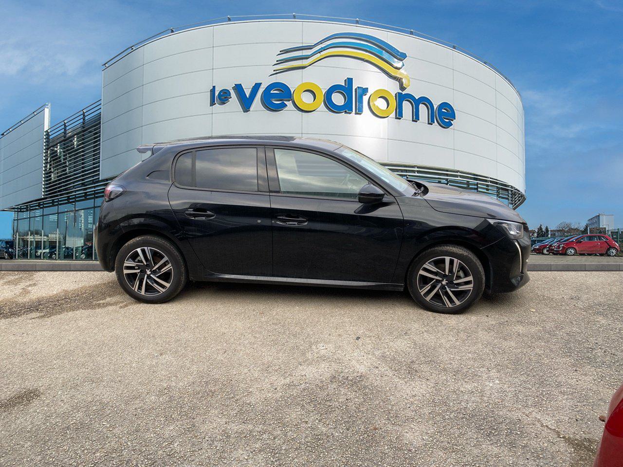 Véhicule d'occasion PEUGEOT 208 1.2 PURETECH 100CH S/S ALLURE EAT8 RADAR AR chez Le Veodrome