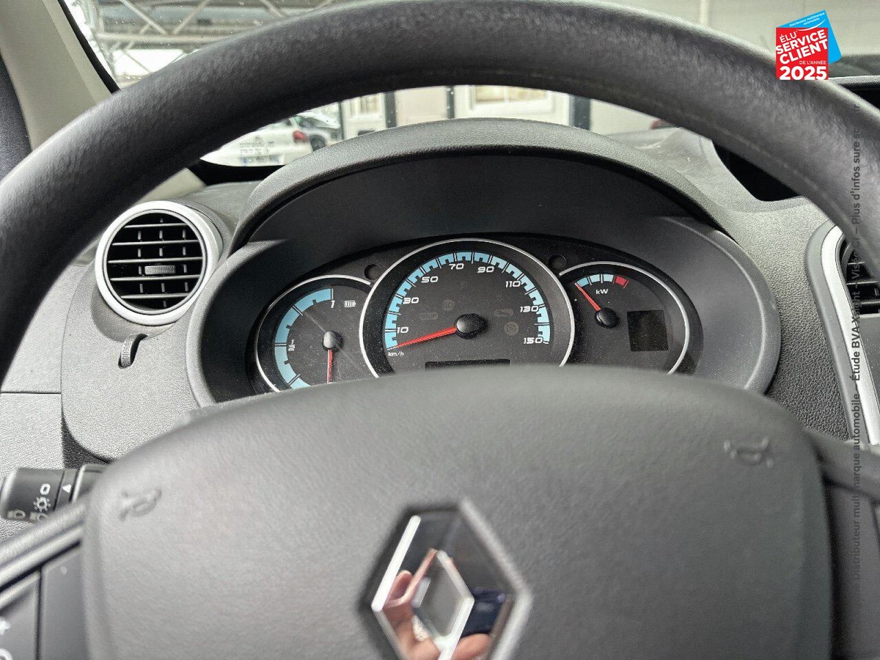 Véhicule d'occasion RENAULT KANGOO EXPRESS ZE 33 EXTRA R-LINK chez Toyota Besançon