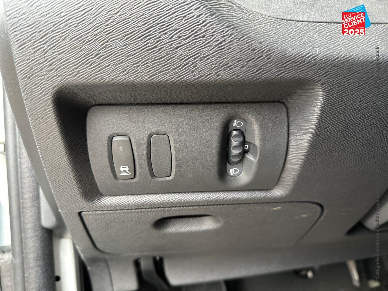 Véhicule d'occasion RENAULT KANGOO EXPRESS ZE 33 EXTRA R-LINK chez Toyota Besançon