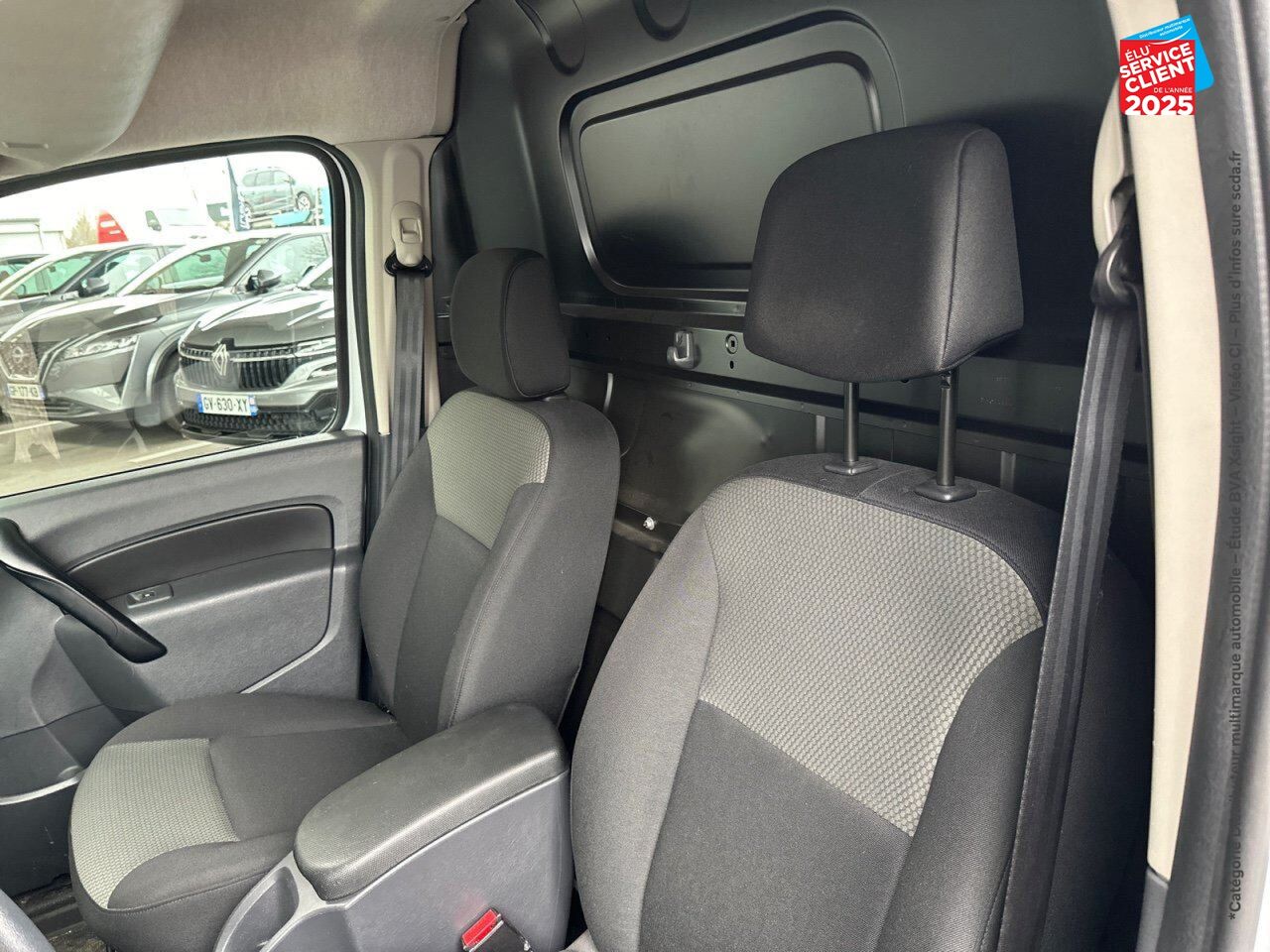 Véhicule d'occasion RENAULT KANGOO EXPRESS ZE 33 EXTRA R-LINK chez Toyota Besançon