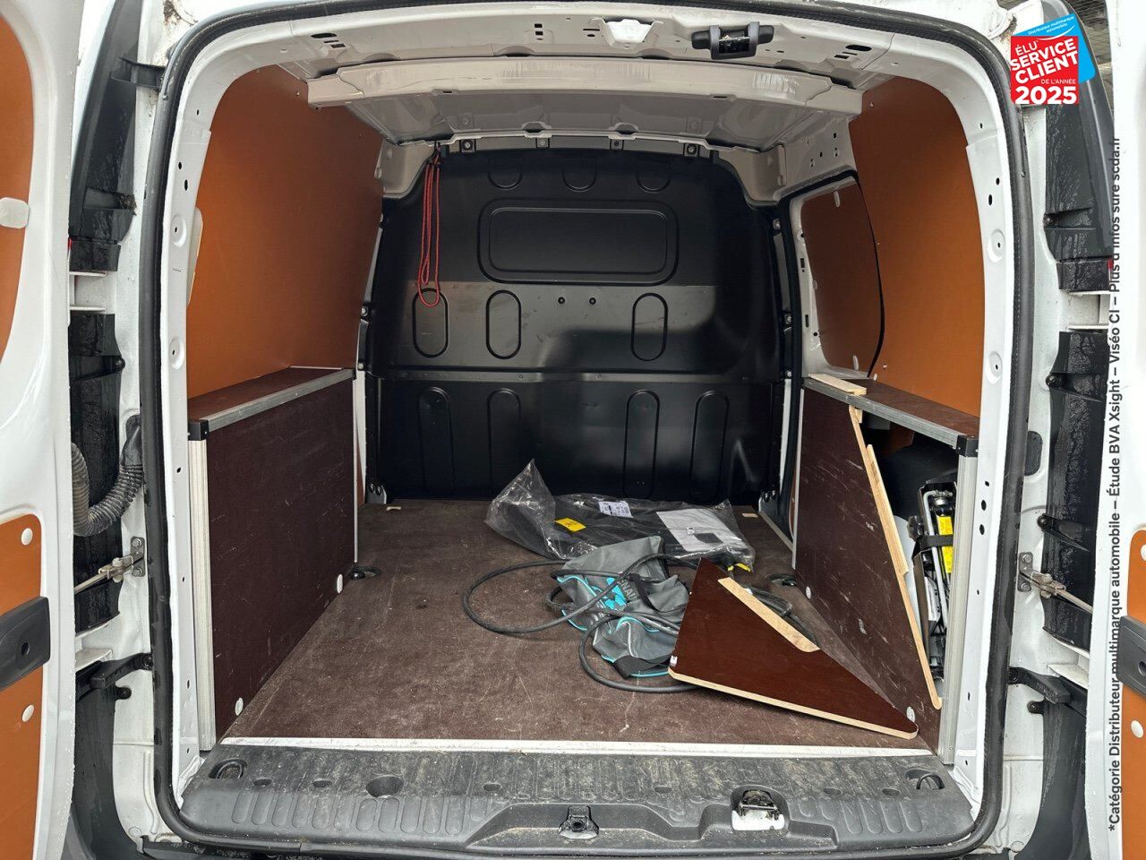 Véhicule d'occasion RENAULT KANGOO EXPRESS ZE 33 EXTRA R-LINK chez Toyota Besançon