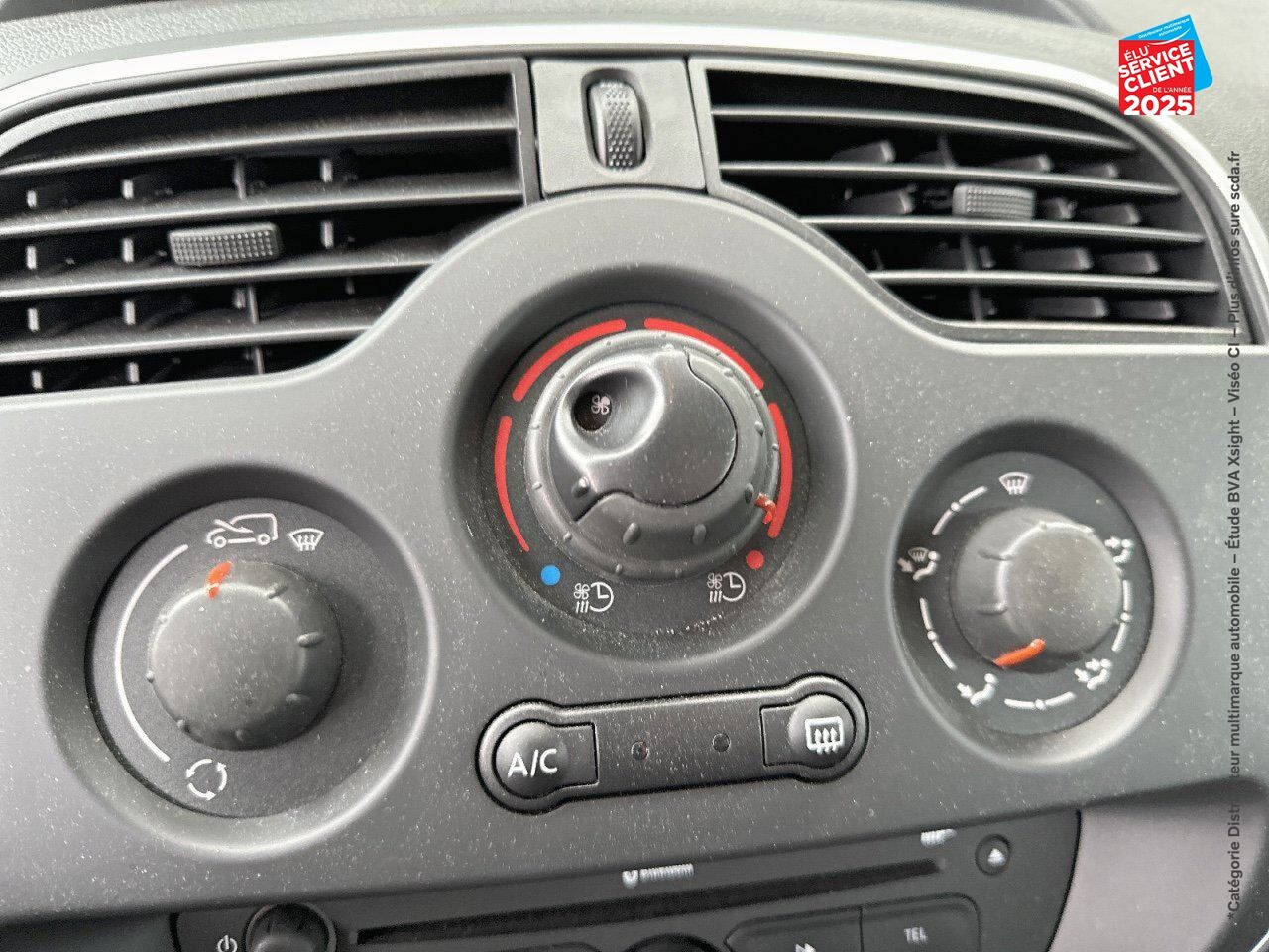 Véhicule d'occasion RENAULT KANGOO EXPRESS ZE 33 EXTRA R-LINK chez Toyota Besançon