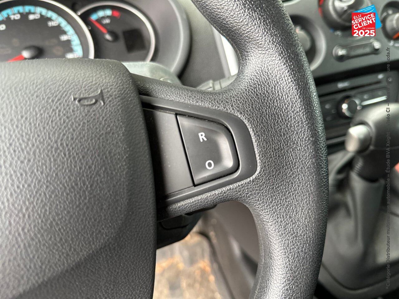 Véhicule d'occasion RENAULT KANGOO EXPRESS ZE 33 EXTRA R-LINK chez Toyota Besançon