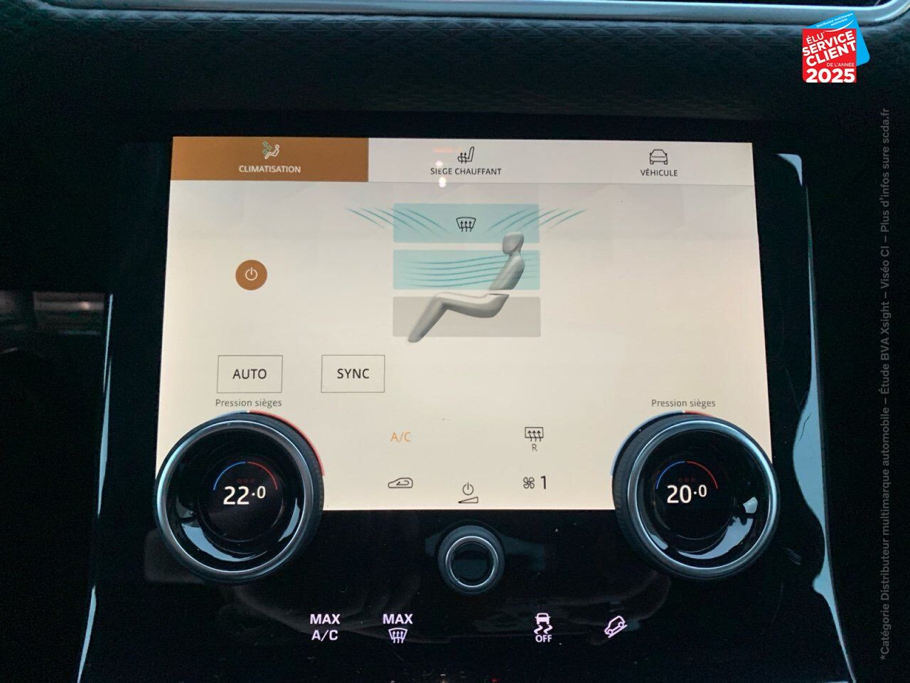 Véhicule d'occasion LAND-ROVER RANGE ROVER VELAR 3.0D 300CH MHEV R-DYNAMIC SE AWD BVA TOUVRANT SIEGES CHAUF GPS CAMERA chez BMW Pontarlier