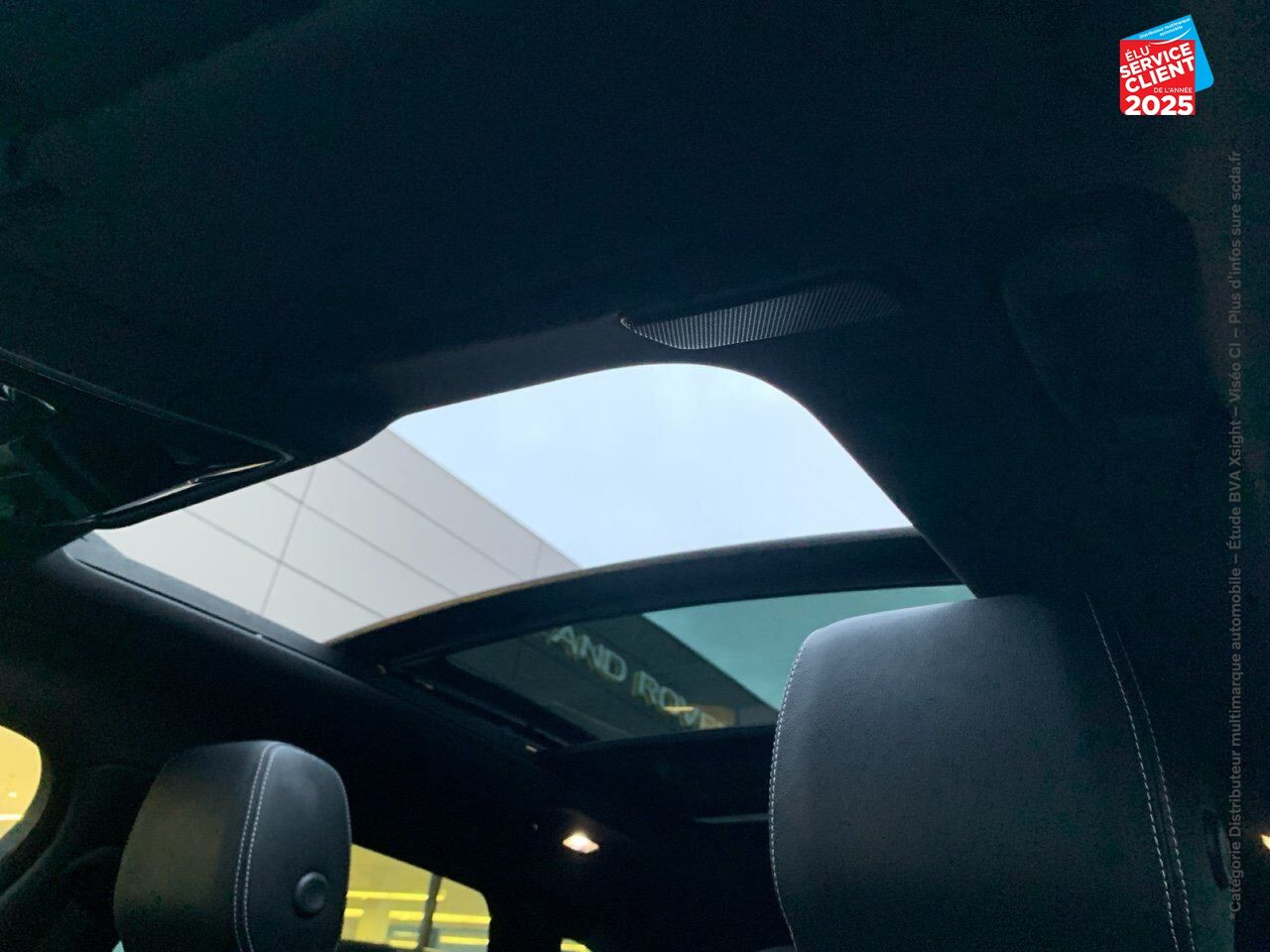 Véhicule d'occasion LAND-ROVER RANGE ROVER VELAR 3.0D 300CH MHEV R-DYNAMIC SE AWD BVA TOUVRANT SIEGES CHAUF GPS CAMERA chez BMW Pontarlier