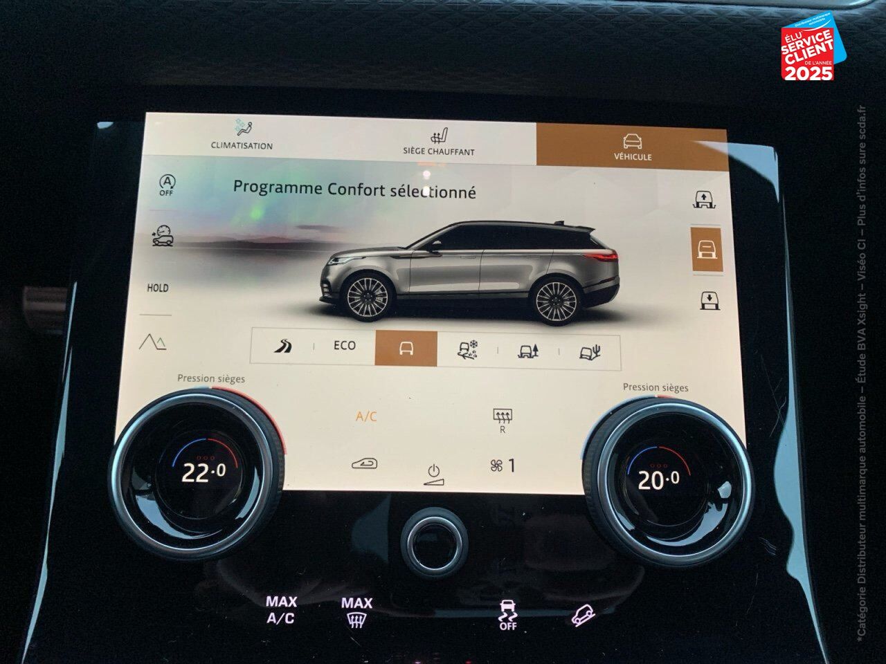 Véhicule d'occasion LAND-ROVER RANGE ROVER VELAR 3.0D 300CH MHEV R-DYNAMIC SE AWD BVA TOUVRANT SIEGES CHAUF GPS CAMERA chez BMW Pontarlier