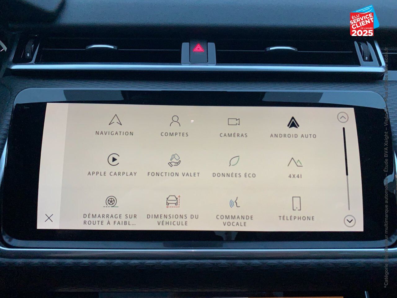 Véhicule d'occasion LAND-ROVER RANGE ROVER VELAR 3.0D 300CH MHEV R-DYNAMIC SE AWD BVA TOUVRANT SIEGES CHAUF GPS CAMERA chez BMW Pontarlier