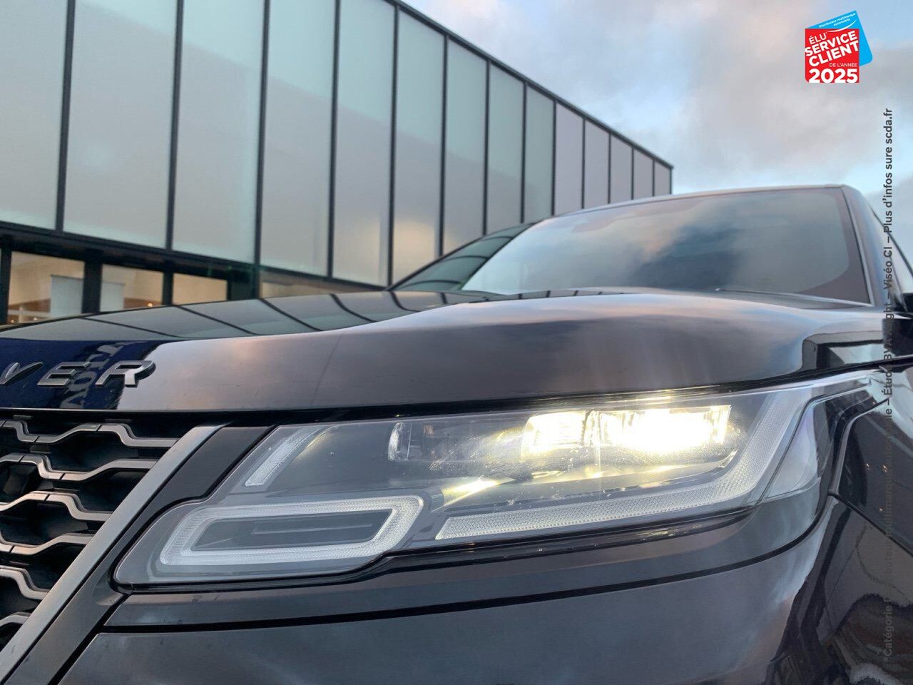 Véhicule d'occasion LAND-ROVER RANGE ROVER VELAR 3.0D 300CH MHEV R-DYNAMIC SE AWD BVA TOUVRANT SIEGES CHAUF GPS CAMERA chez BMW Pontarlier