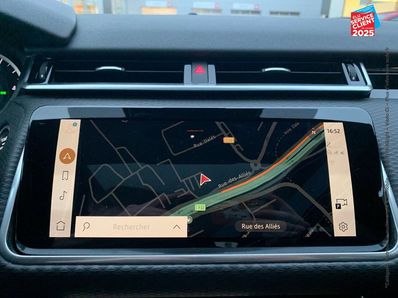 Véhicule d'occasion LAND-ROVER RANGE ROVER VELAR 3.0D 300CH MHEV R-DYNAMIC SE AWD BVA TOUVRANT SIEGES CHAUF GPS CAMERA chez BMW Pontarlier