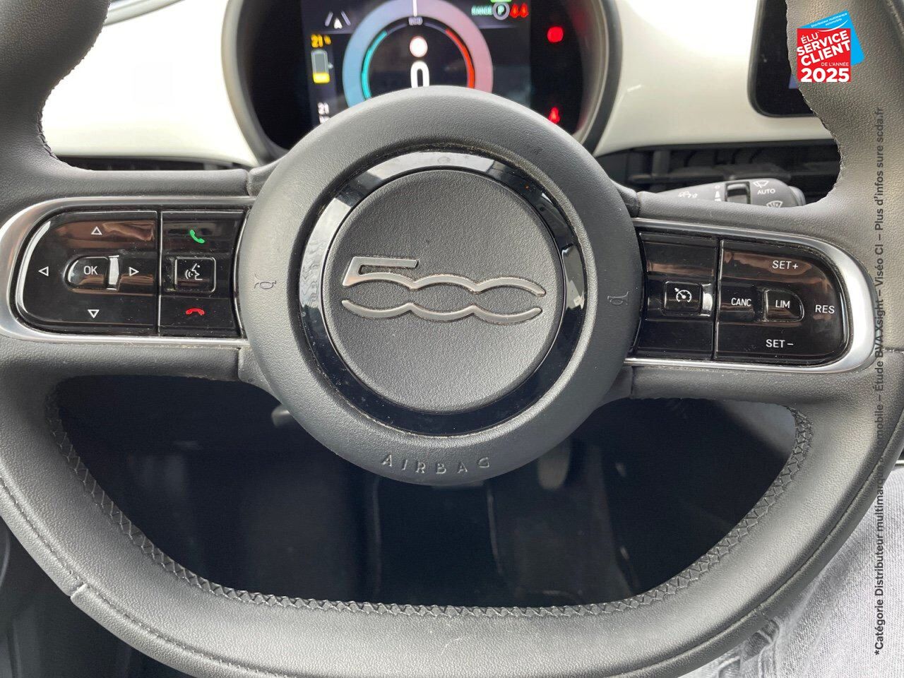 Véhicule d'occasion FIAT 500C E 95CH ICONE GPS chez Hyundai Chalons