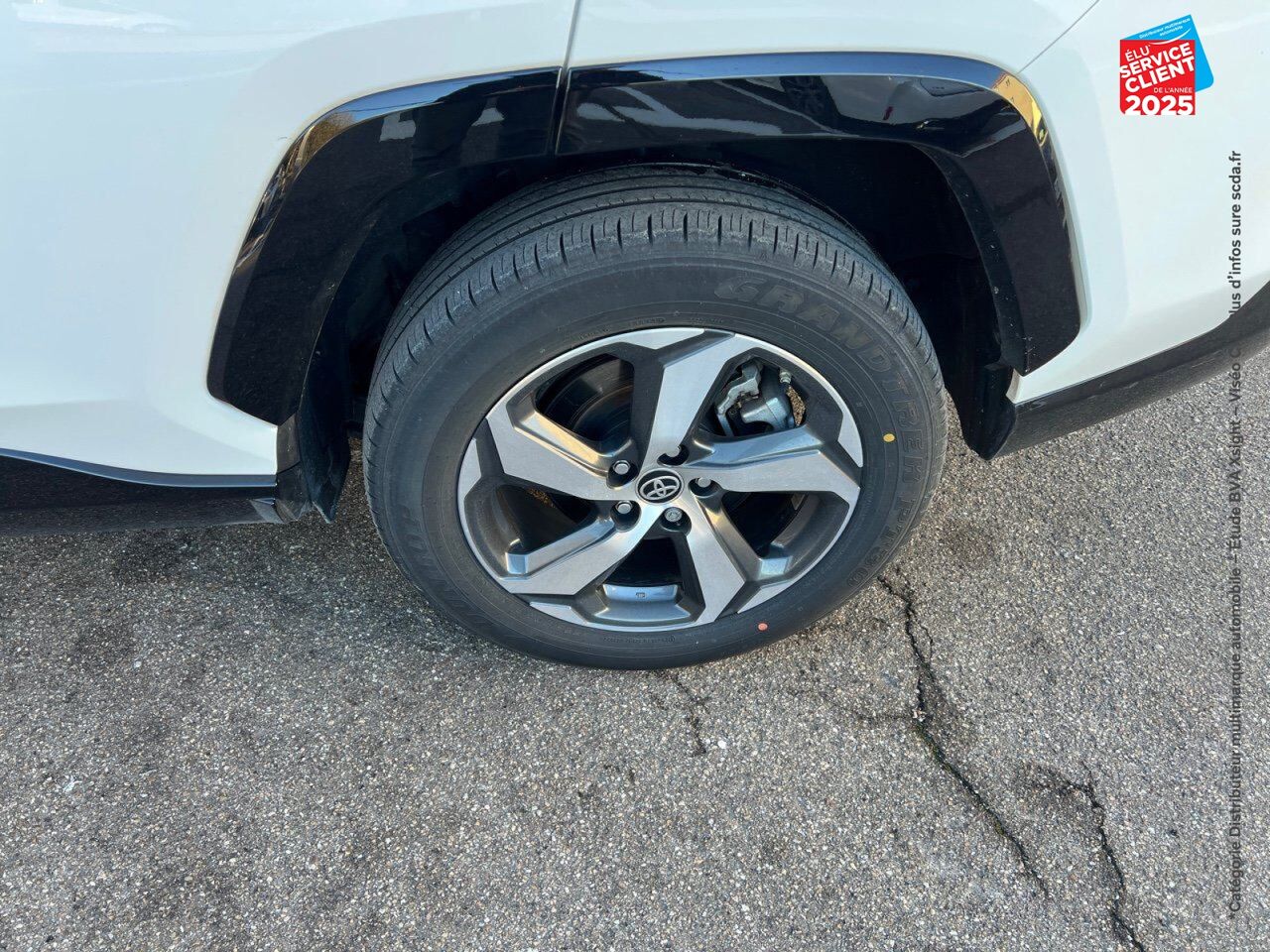 Véhicule d'occasion TOYOTA RAV4 2.5 HYBRIDE RECHARGEABLE 306CH DESIGN AWD-I MY23 SIEGES CHAUF GPS CAMERA chez Toyota Verdun