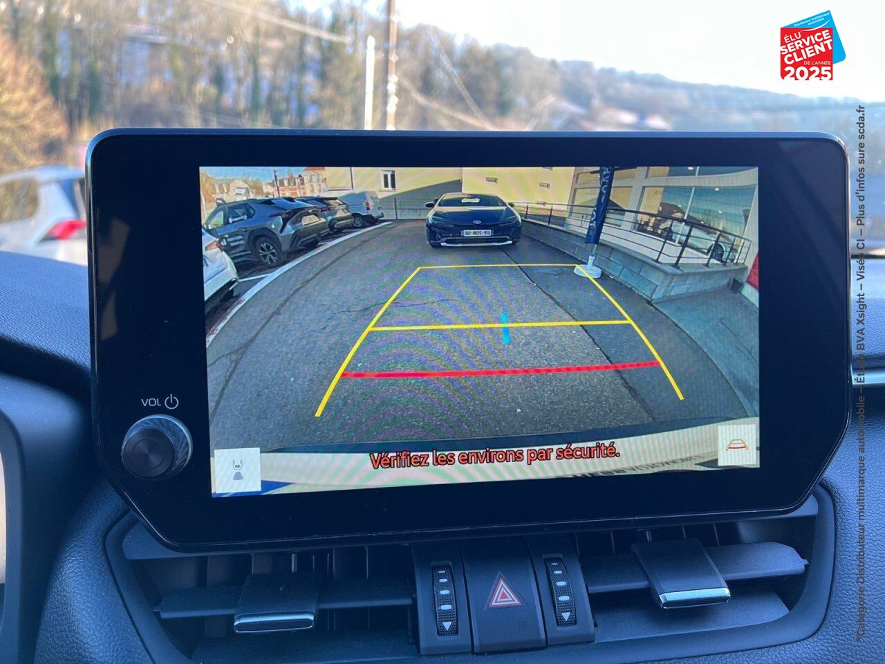 Véhicule d'occasion TOYOTA RAV4 2.5 HYBRIDE RECHARGEABLE 306CH DESIGN AWD-I MY23 SIEGES CHAUF GPS CAMERA chez Toyota Verdun