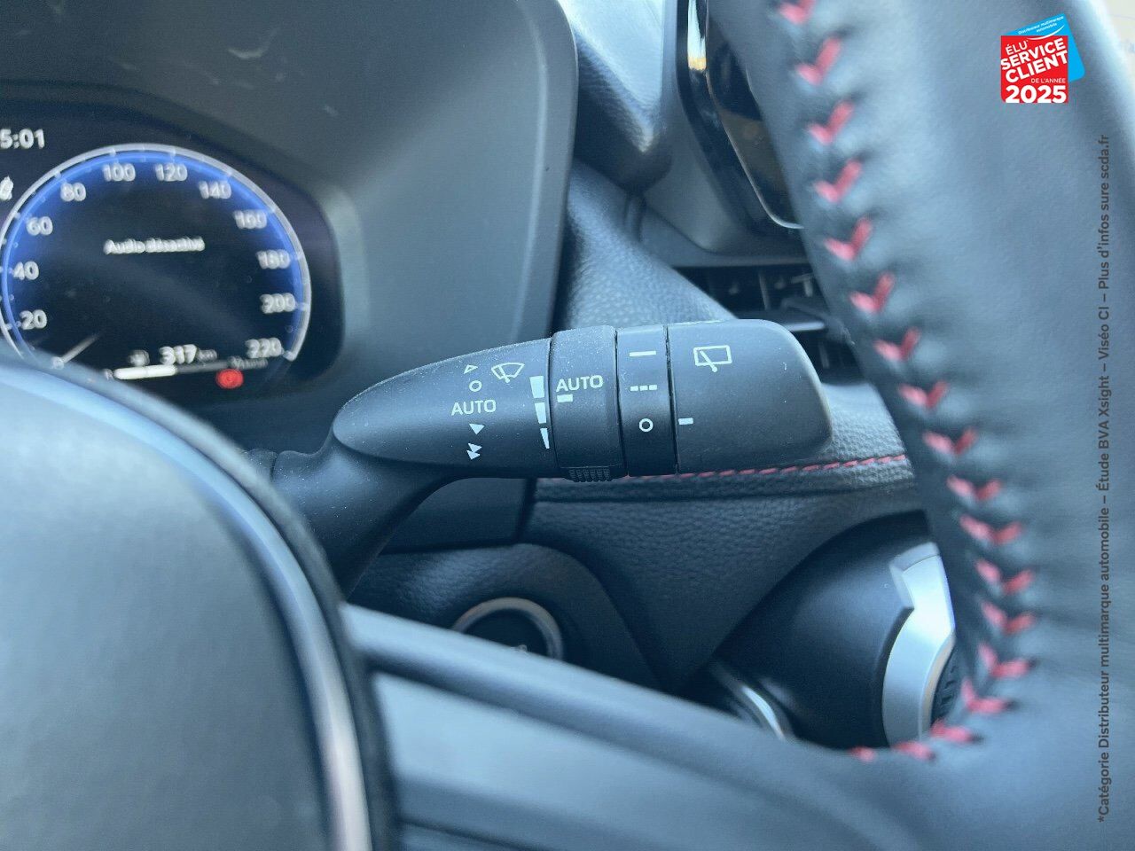 Véhicule d'occasion TOYOTA RAV4 2.5 HYBRIDE RECHARGEABLE 306CH DESIGN AWD-I MY23 SIEGES CHAUF GPS CAMERA chez Toyota Verdun