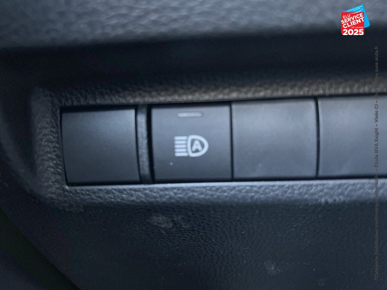 Véhicule d'occasion TOYOTA RAV4 2.5 HYBRIDE RECHARGEABLE 306CH DESIGN AWD-I MY23 SIEGES CHAUF GPS CAMERA chez Toyota Verdun